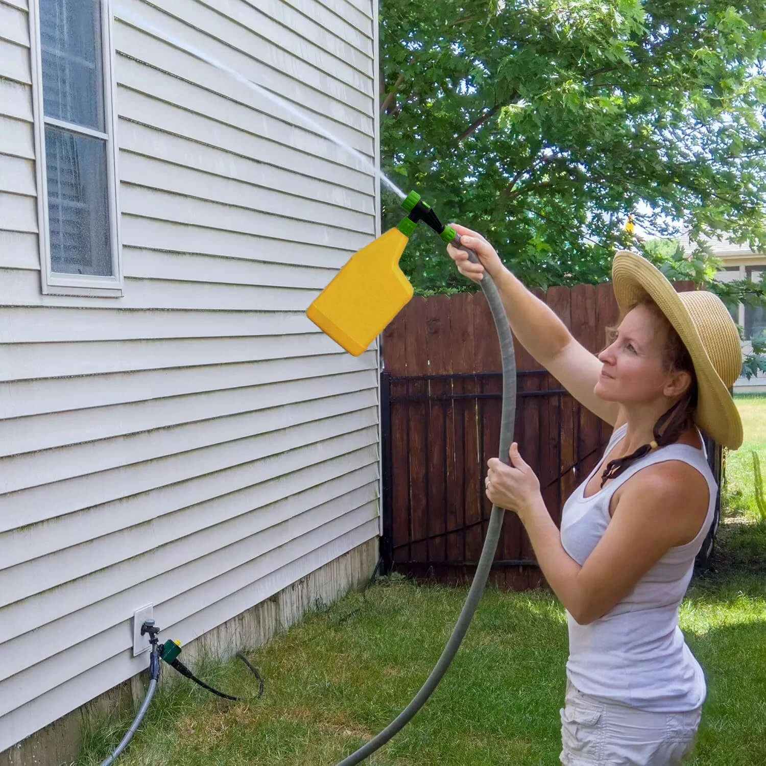 Langstrecken-Schlauchendspr&uuml;her mit Strahlspray f&uuml;r die Reinigung von Gartenrasen im Freien